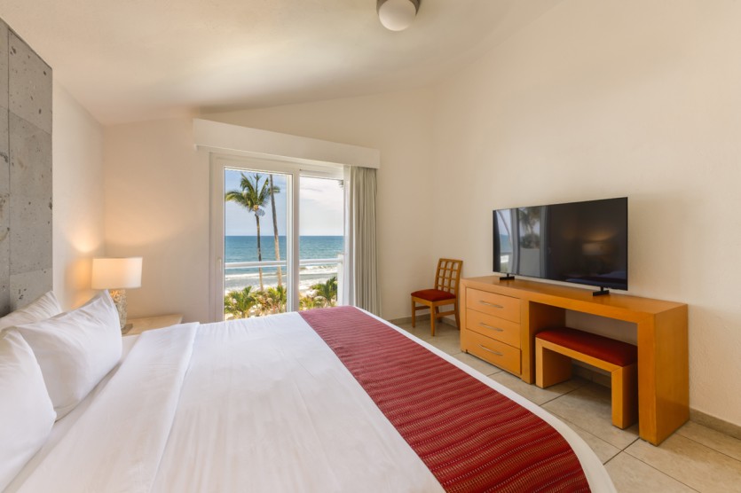 Emotions Select Three-bedroom Suite Oceanfront