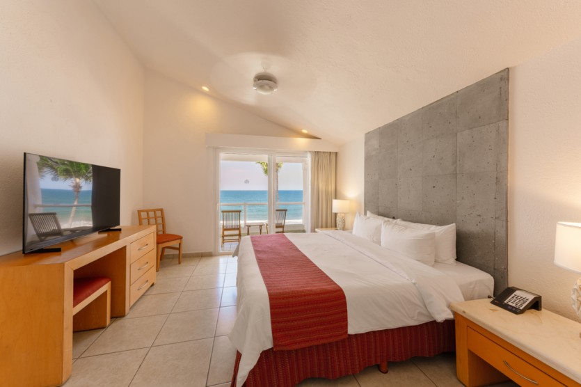 Emotions Select Three-bedroom Suite Oceanfront