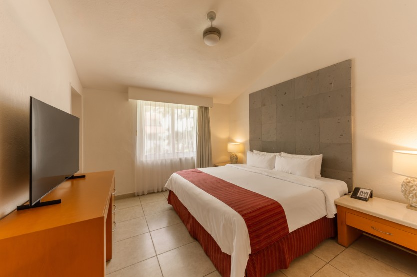 Emotions Select Three-bedroom Suite Oceanfront
