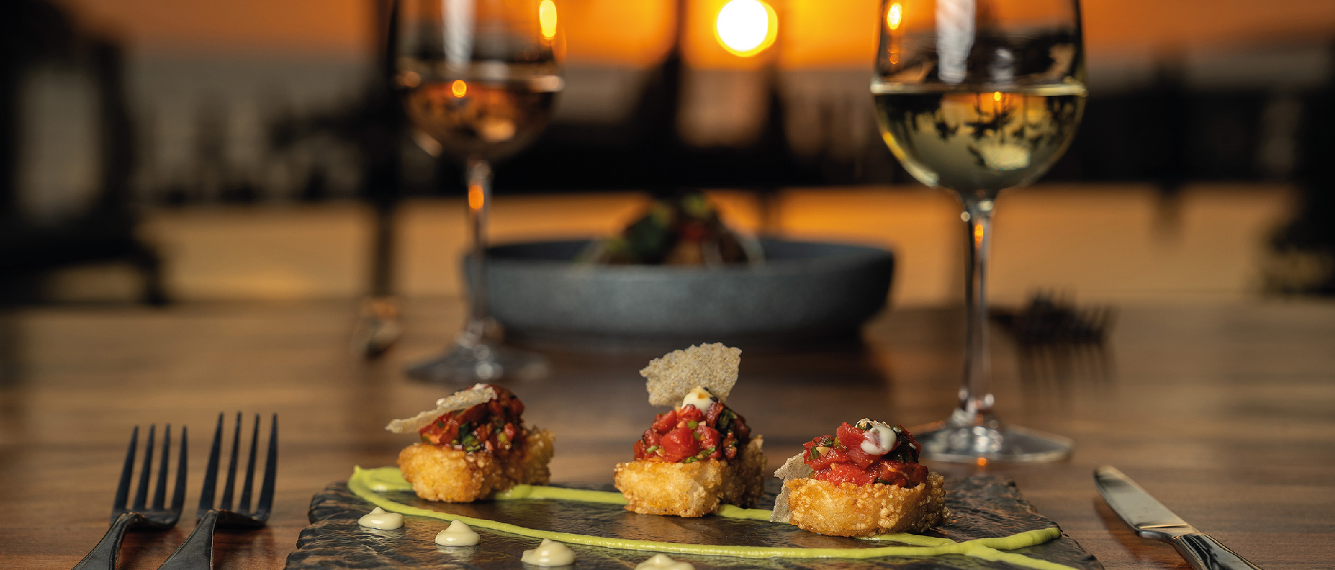 De la cocina frente al mar a los bares de coctelería: cómo la gastronomía define la experiencia vacacional perfecta