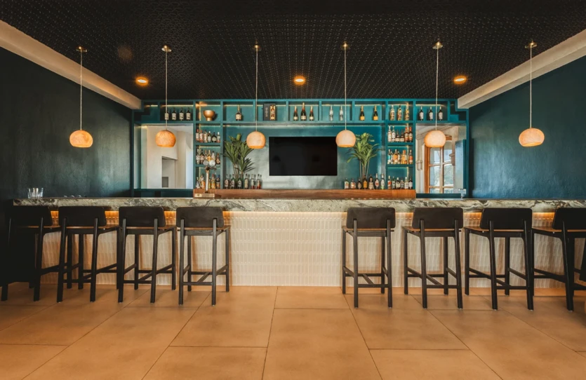 Bar M&M